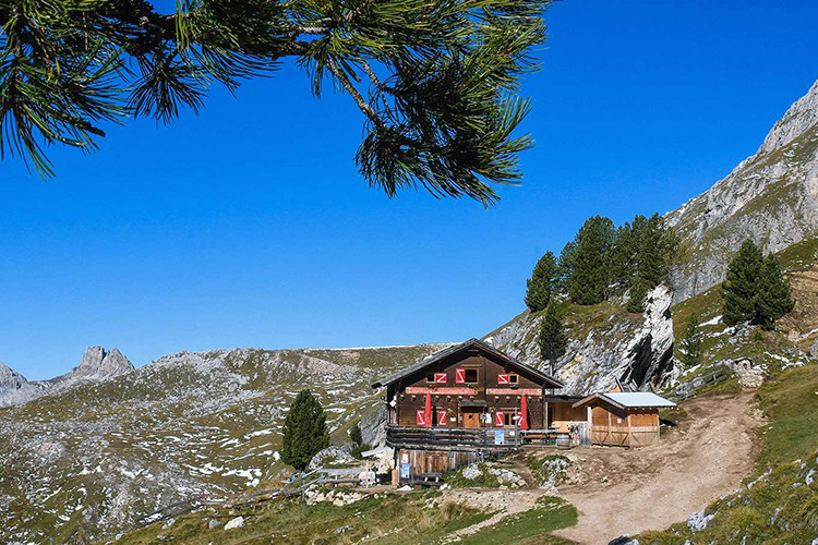 rifugio sandro pertini